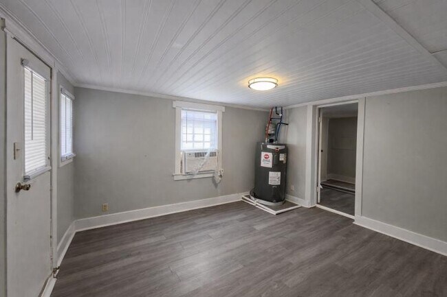 Foto del edificio - Cumberland Drive Triplex