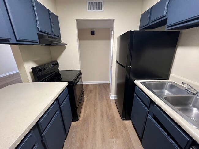 2 Bedroom 1 Bath Kitchen - Tiger Den Apartments