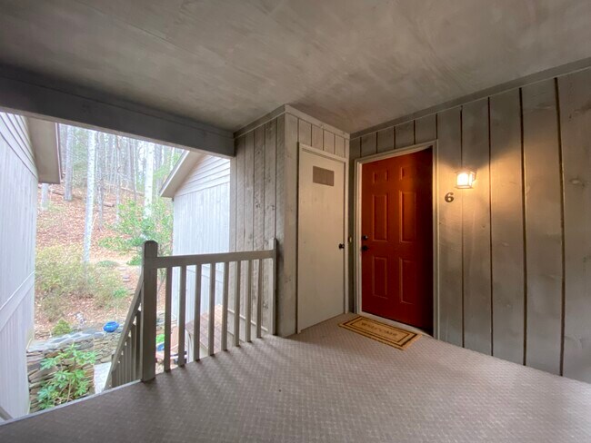 Foto del edificio - 49 Lake Dr