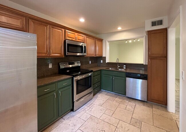 Foto del edificio - 5063 Heatherhill Ln