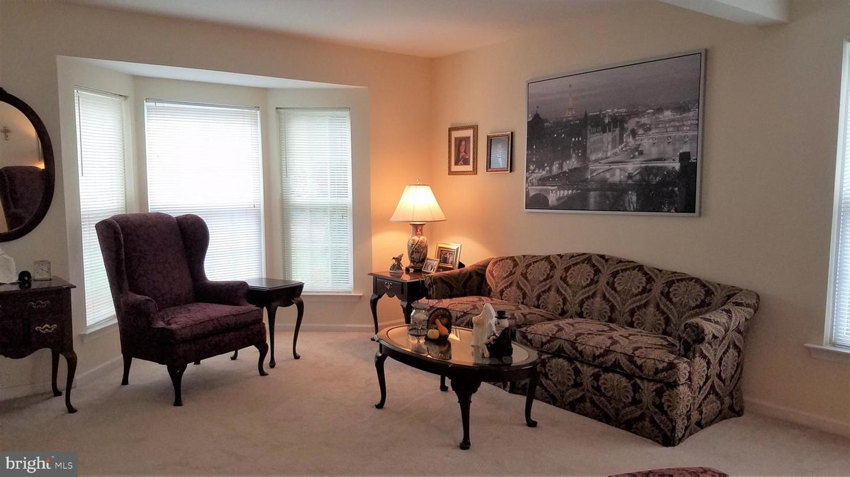 Foto principal - 617 Coach Hill Ct