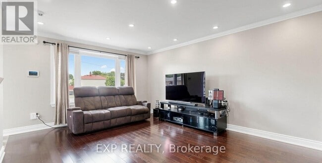 Building Photo - 71 Addington Crescent