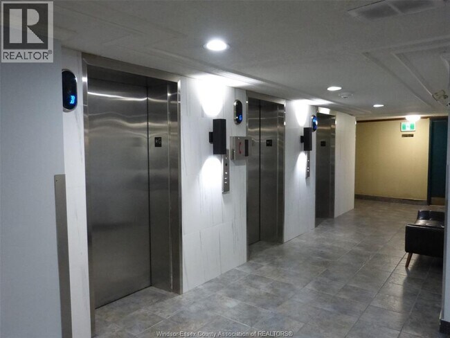 Building Photo - 111 Riverside Dr E