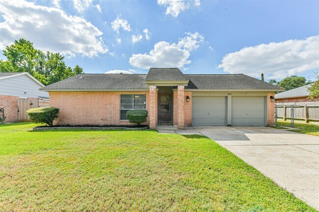 Foto del edificio - 8410 Gulfwood Ln