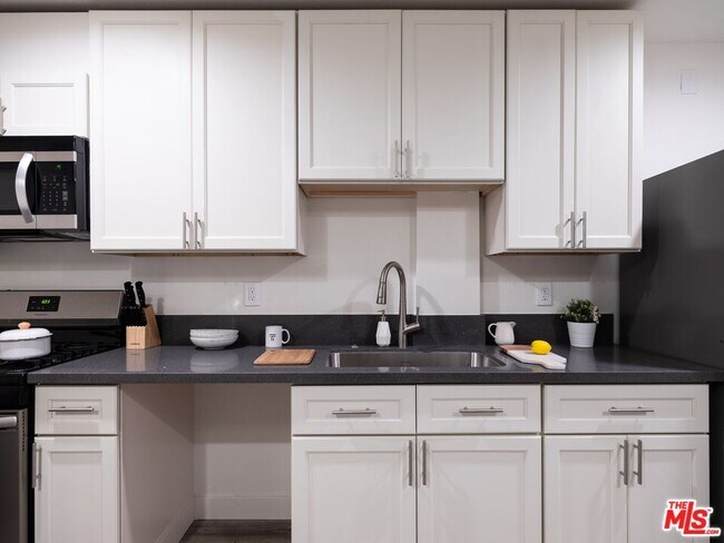 Foto del edificio - 1147 W 37th St