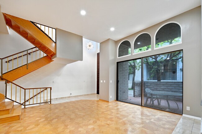 Building Photo - 5335 White Oak Ave