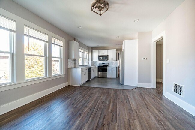 Foto del edificio - 222 Parkwood Ave