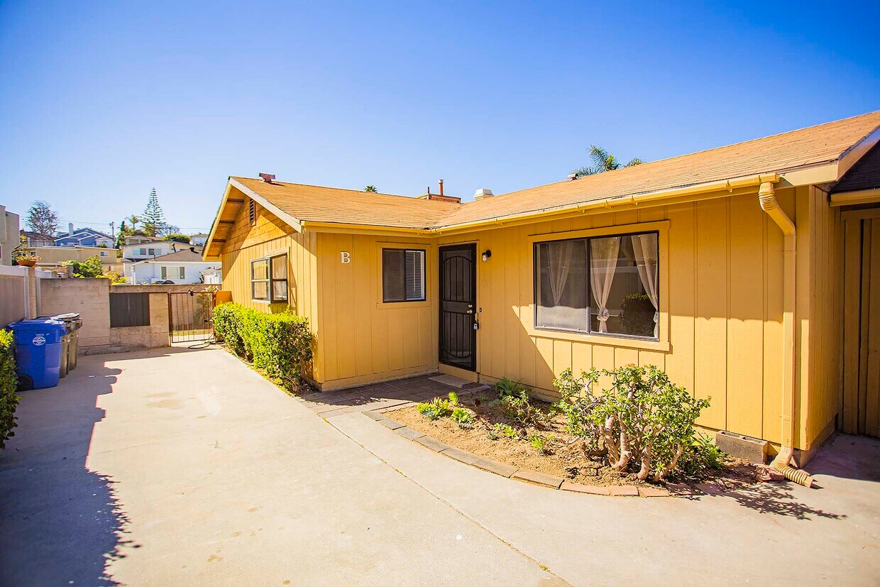 Primary Photo - 2418 Clark Ln