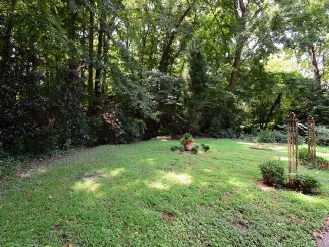 Foto del edificio - 969 E Rock Springs Rd NE