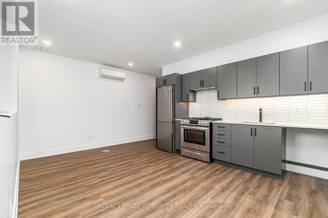 Building Photo - 284 Dovercourt Ave
