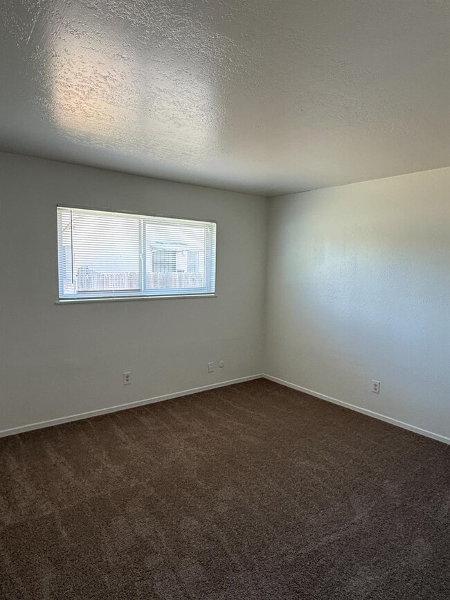 Building Photo - 547 E Barstow Ave