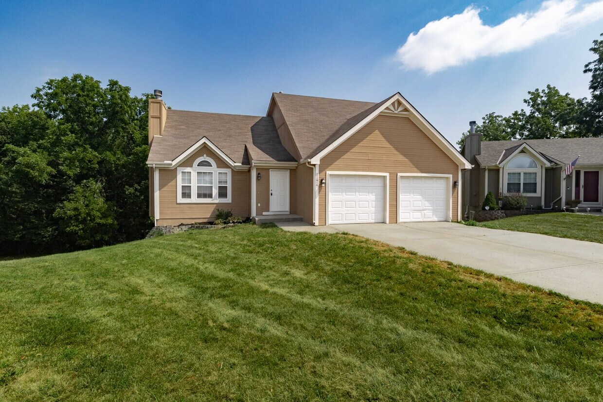 11917 N Holmes Ct, Kansas City, MO 64155 House Rental in Kansas City