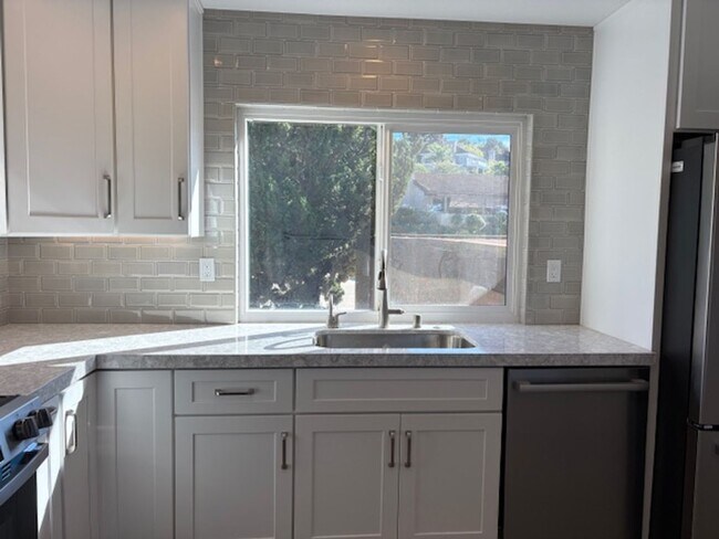 Foto del edificio - Remodeled Oaks North View Condo