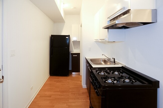 Building Photo - 5054 N Winthrop Ave