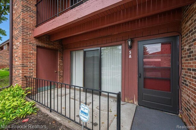Foto del edificio - 23673 Village-House Dr S