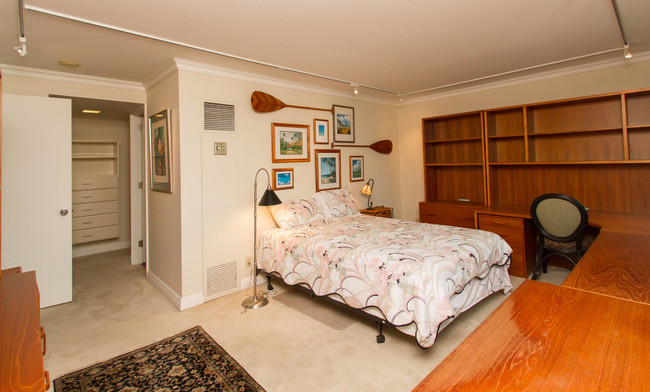 Master Bedroom & Office 1 - 1330 Ala Moana Blvd