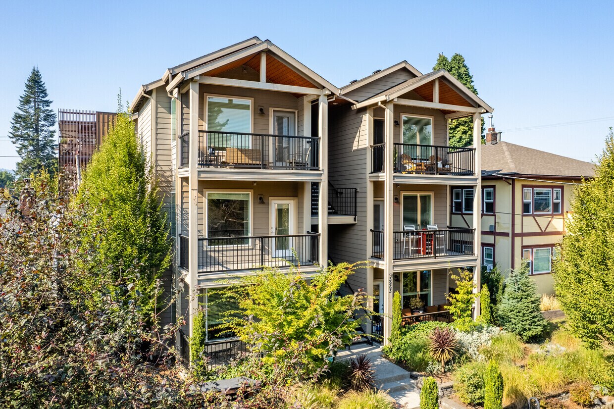 Primary Photo - Montana Apartments
