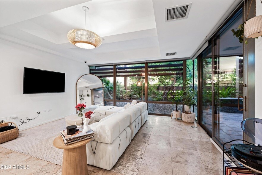 Primary Photo - 7151 E Rancho Vista Dr