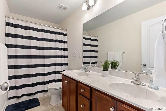 Building Photo - 16913 Thornapple Run