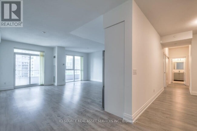 Building Photo - 591-591 Sheppard Ave E