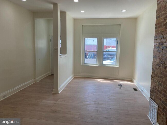 Foto del edificio - 823 Hutton St