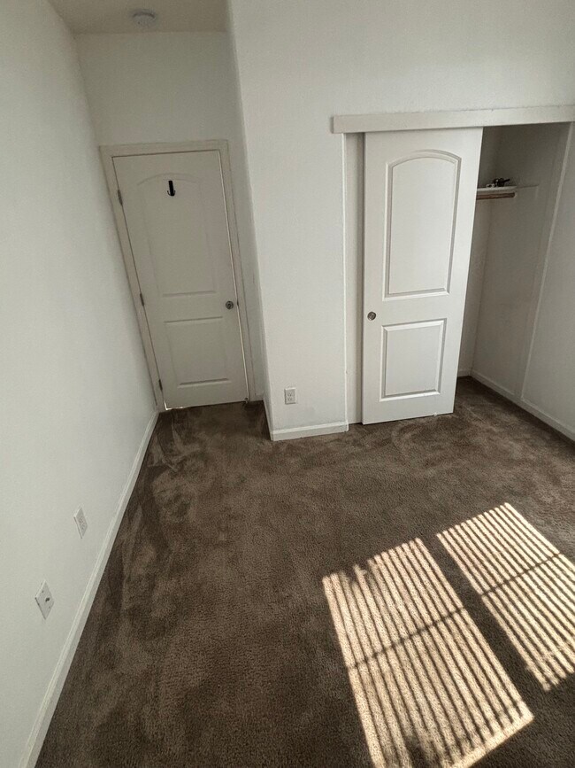 Foto del edificio - 613 Sweet Pea St