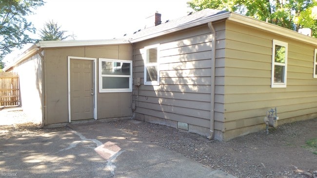 Building Photo - 2 br, 1 bath House - 3230 Bell Ave