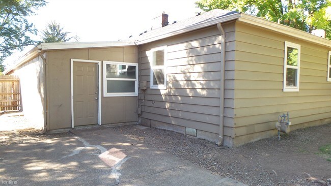 Foto del edificio - 2 br, 1 bath House - 3230 Bell Ave
