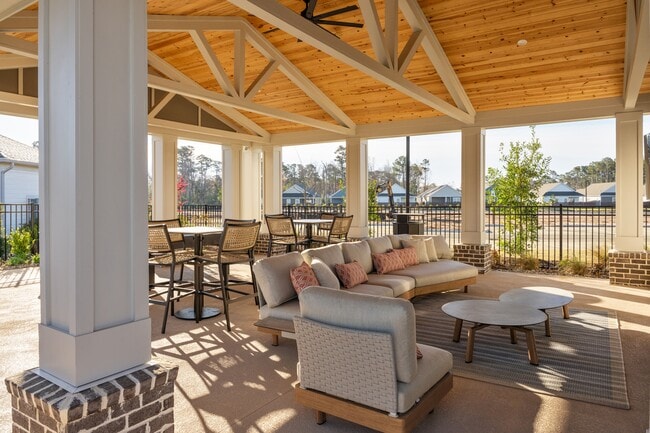 Poolside Cabana - Hawthorne at Hampstead