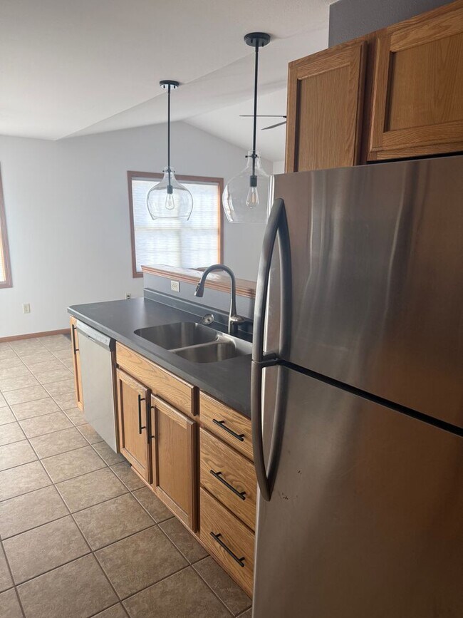 Foto del edificio - Remodeled 3BR 3BA Duplex in Black Earth – $2,950 Month-to-Month