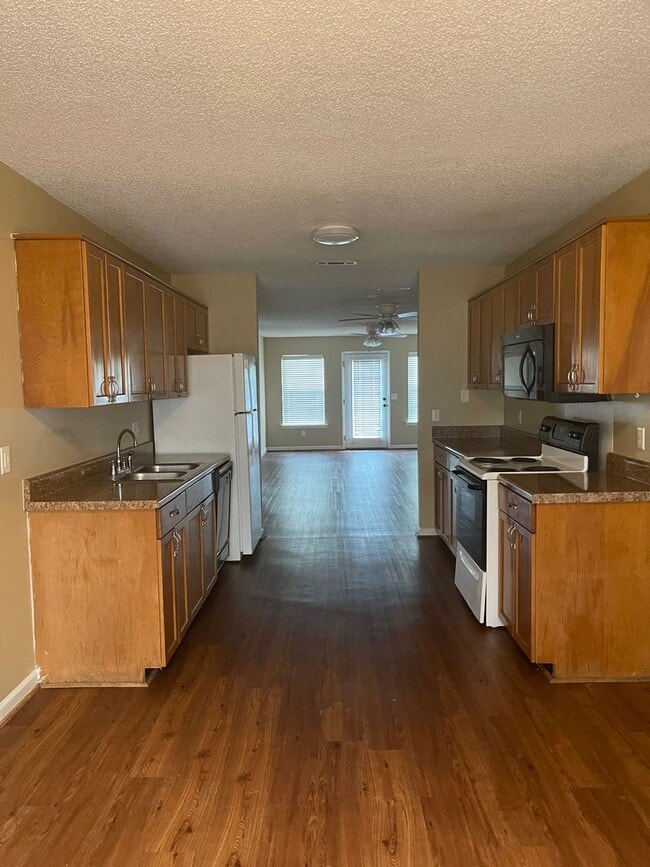 Building Photo - Northpointe 1074-1076