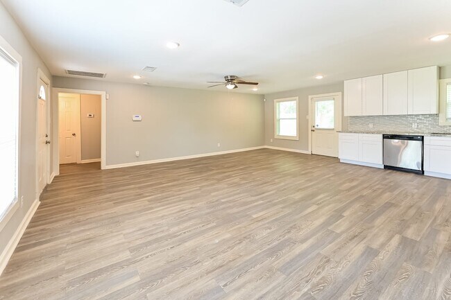 Building Photo - 4426 Knoxville St