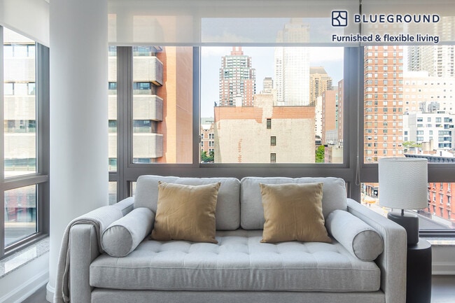 Building Photo - 500 W 56th St