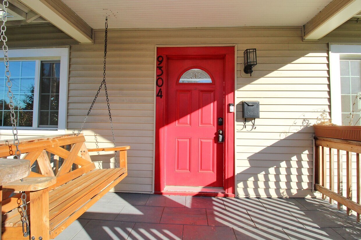 Primary Photo - Adorable 3 Bedroom Portsmouth Bungalow W/V...
