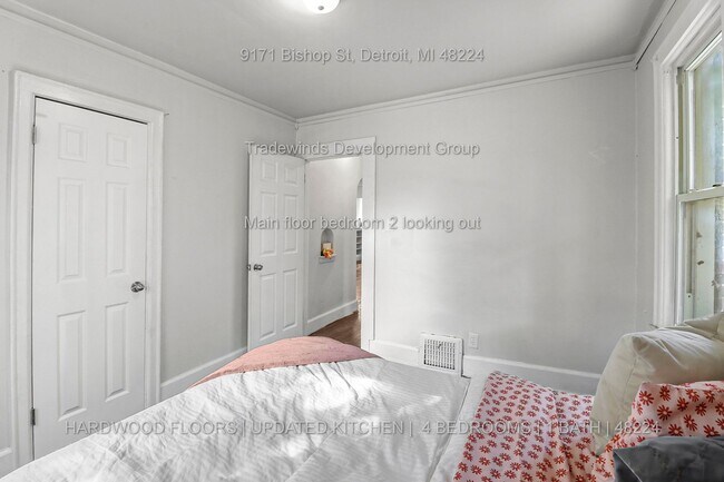 Foto del edificio - 9171 Bishop-4BR Bungalow - Hardwoods/Updated Kitchen - Yorkshire Woods - 48224