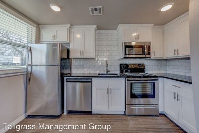 Foto del edificio - 2420 E 8th St