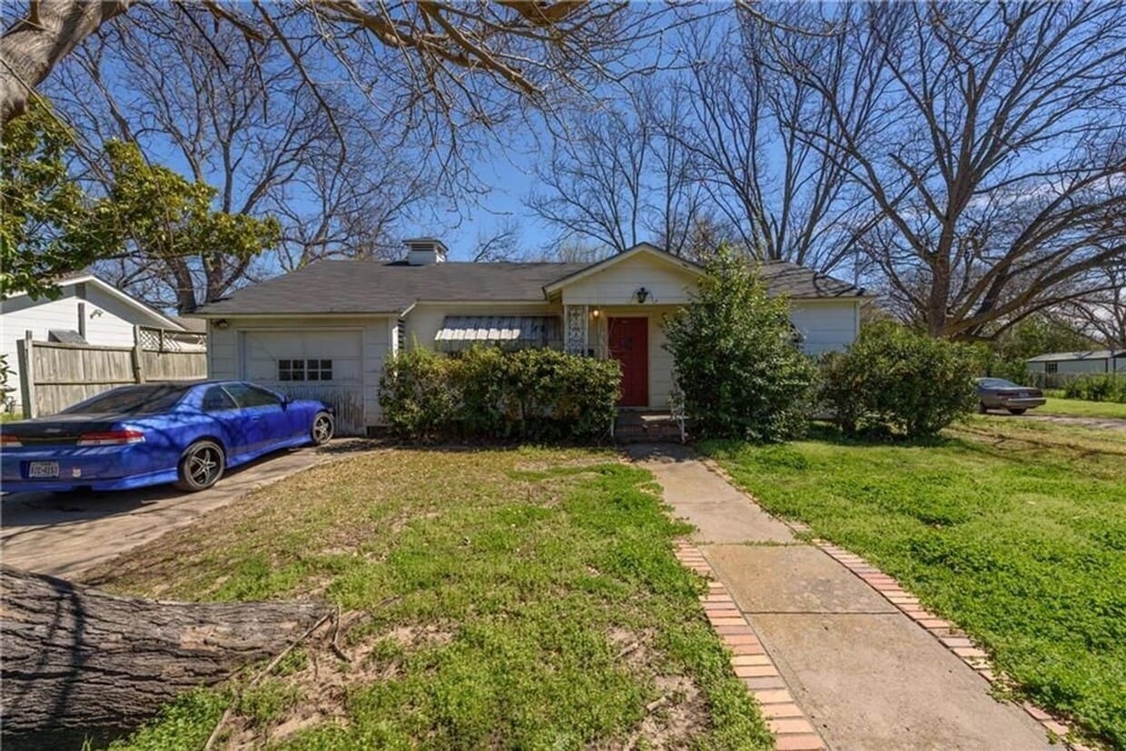 Primary Photo - 3 bed, 1 bath house in quiet neighborhood