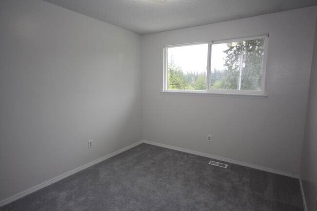 Building Photo - Gig Harbor Home on oversized lot