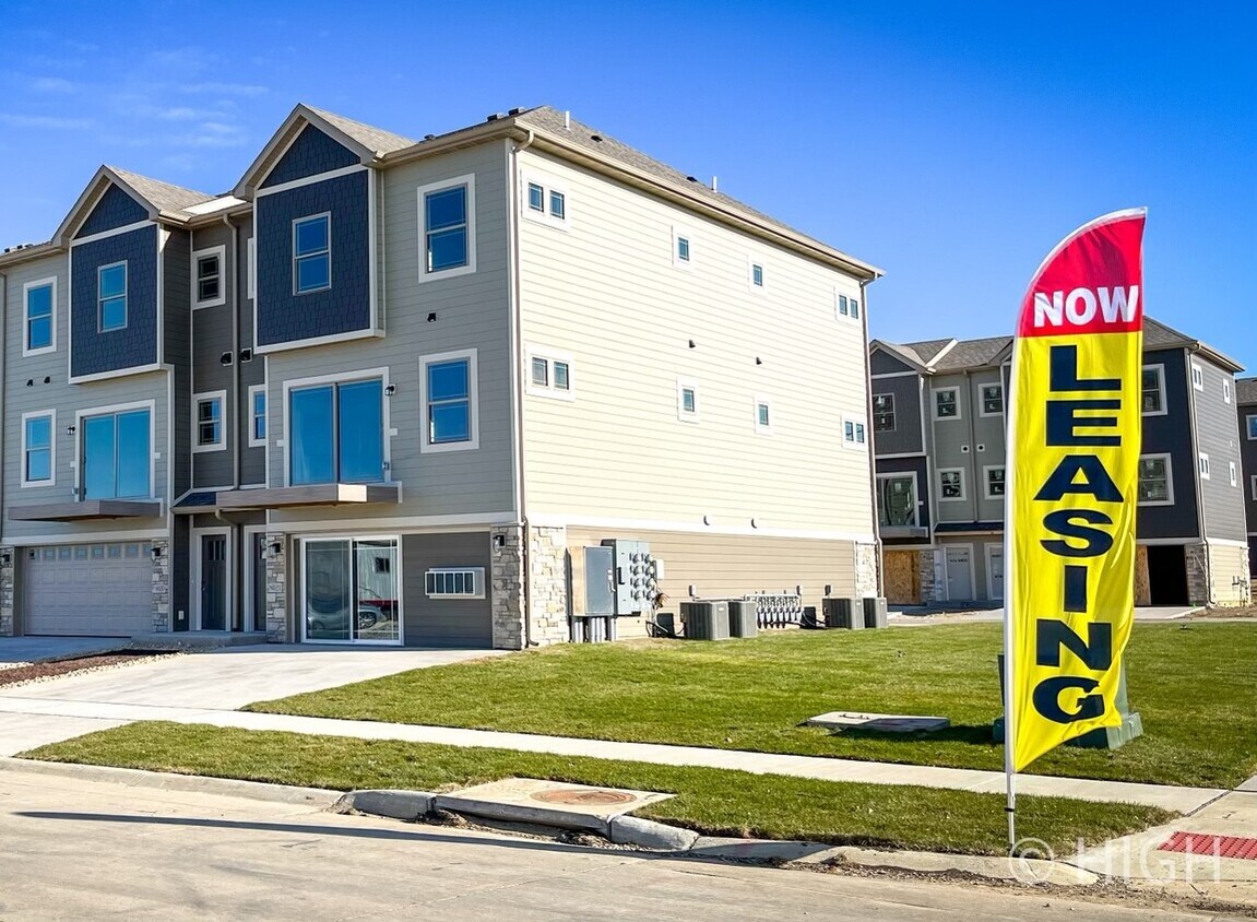 Rose Cottage Villas Apartments in Cedar Rapids, IA