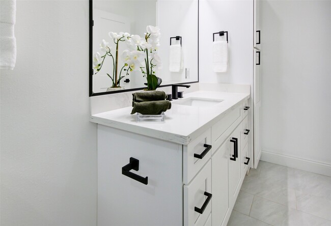 Building Photo - 1214 W 24th St