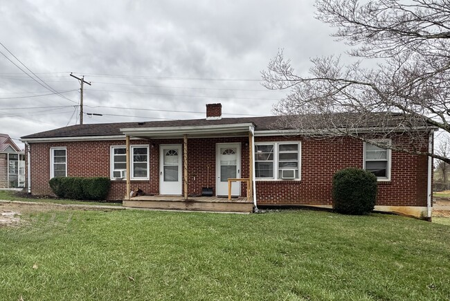 Building Photo - 1102 Airport Rd