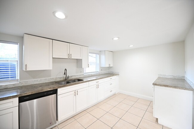 Building Photo - 2507 N 66th Ave