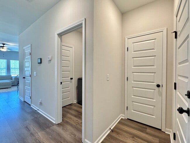 Foto del edificio - AVAILABLE NOVEMBER [PET FRIENDLY]