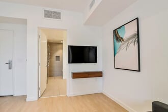 Building Photo - Concourse