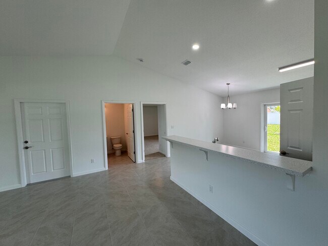 Building Photo - 532 SW Buswell Ave