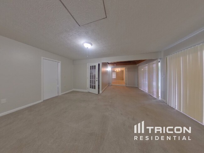 Building Photo - 2544 Highland Dr SE