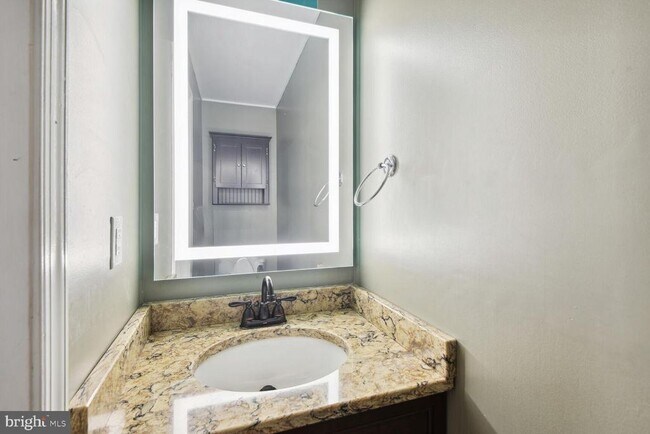Building Photo - 1511 Ashburnham Dr