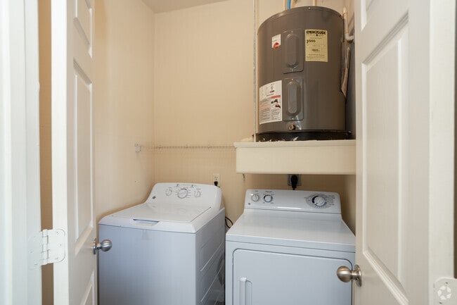 1 habitación, 1 baño - 730 pies cuadrados - Lavandería - The Reserve at Cimarron