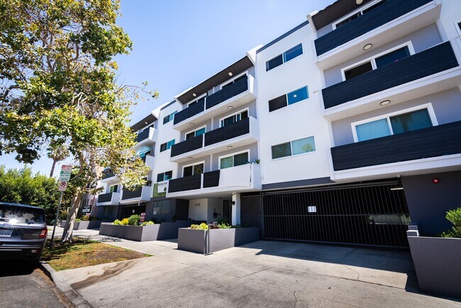 Foto del edificio - 616 North Sweetzer Avenue