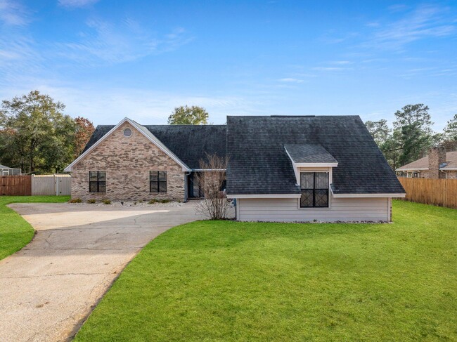 Building Photo - 466 Olde Post Rd